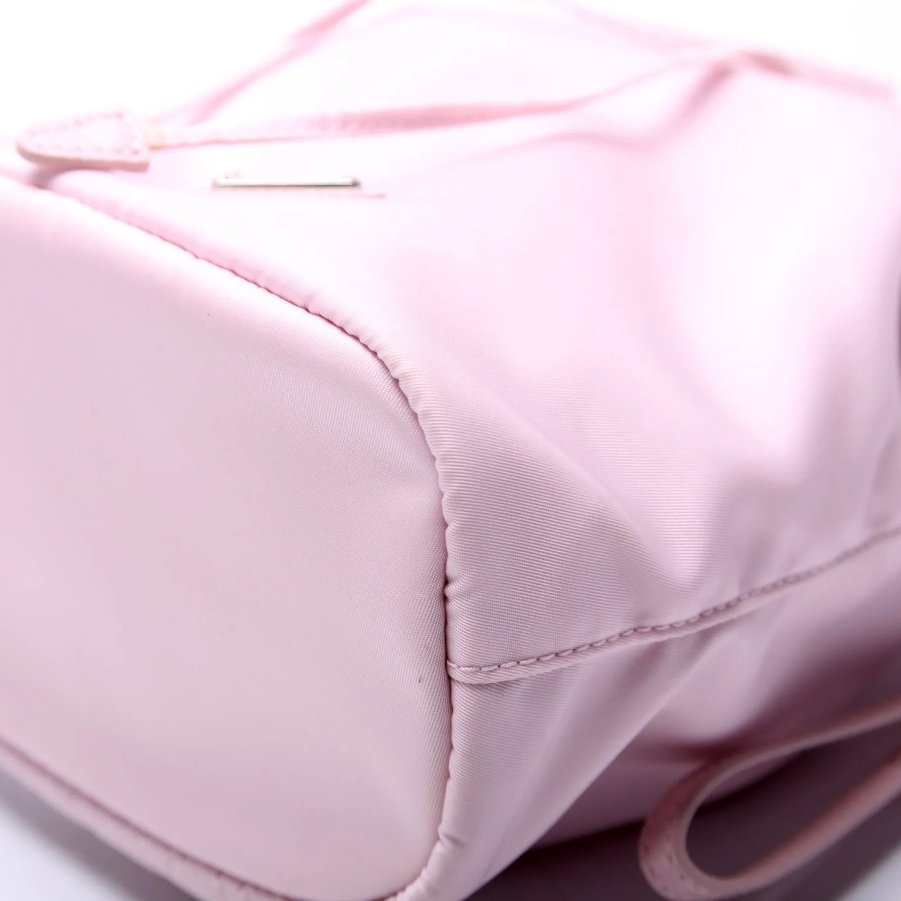 1NE369 Re-Nylon Drawstring Pouch Pink
