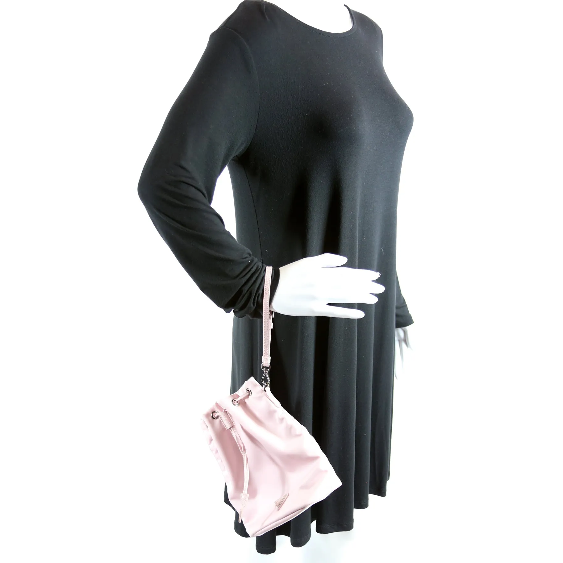 1NE369 Re-Nylon Drawstring Pouch Pink