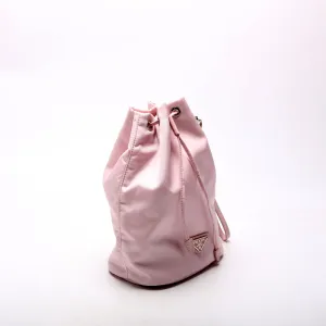 1NE369 Re-Nylon Drawstring Pouch Pink