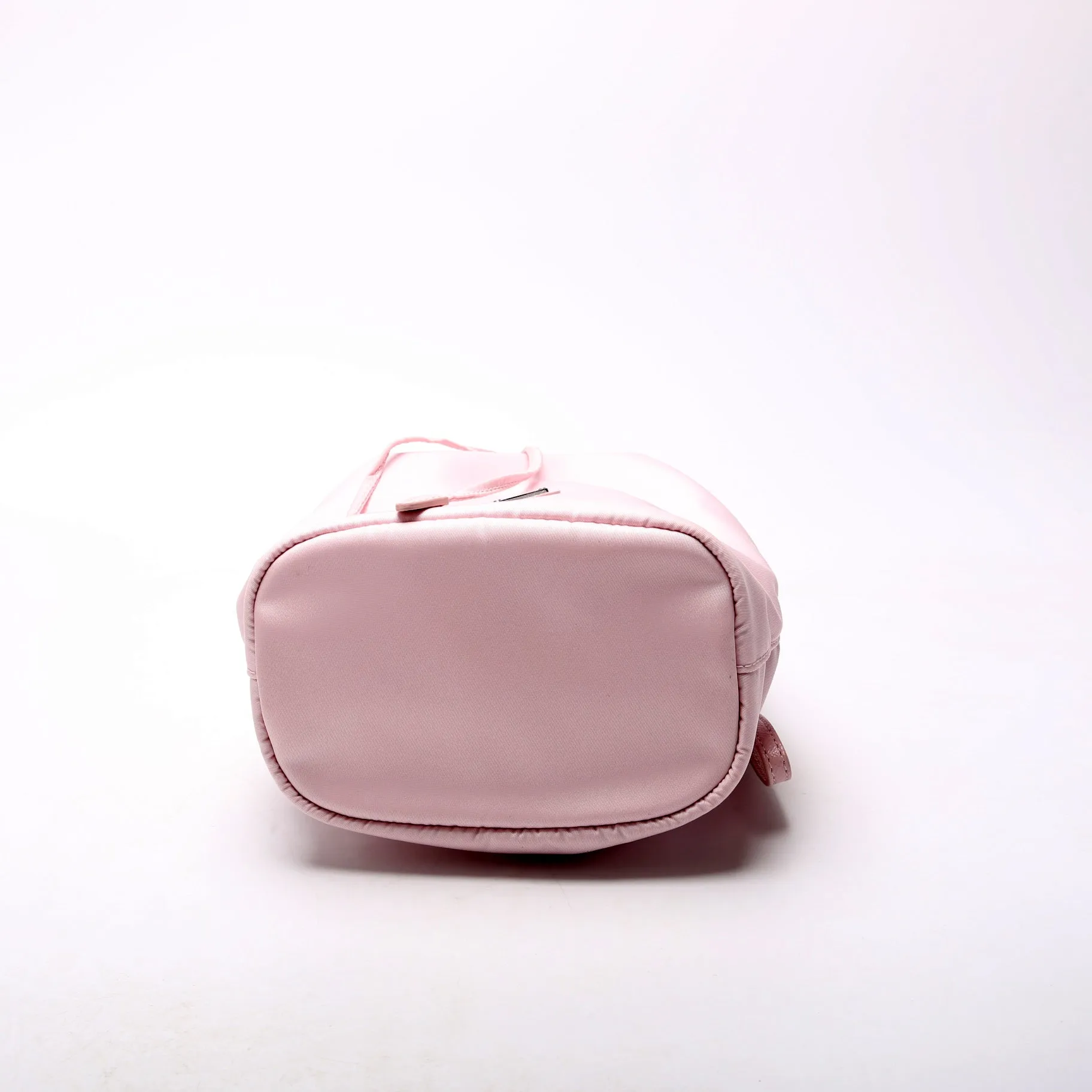 1NE369 Re-Nylon Drawstring Pouch Pink