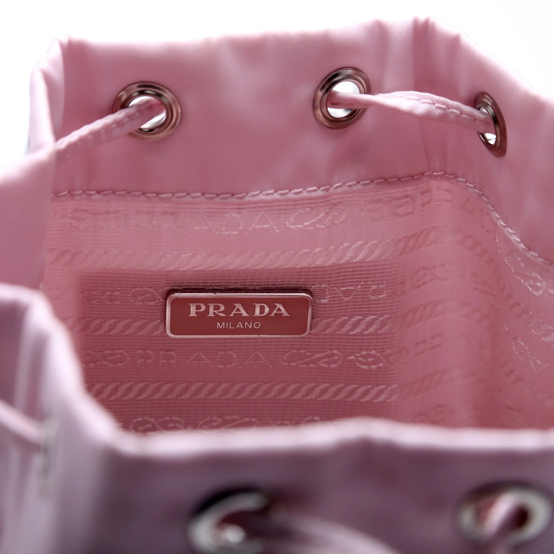 1NE369 Re-Nylon Drawstring Pouch Pink